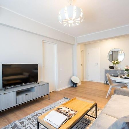 Downtown Modern - 2Br Apartment Bukarest Kültér fotó