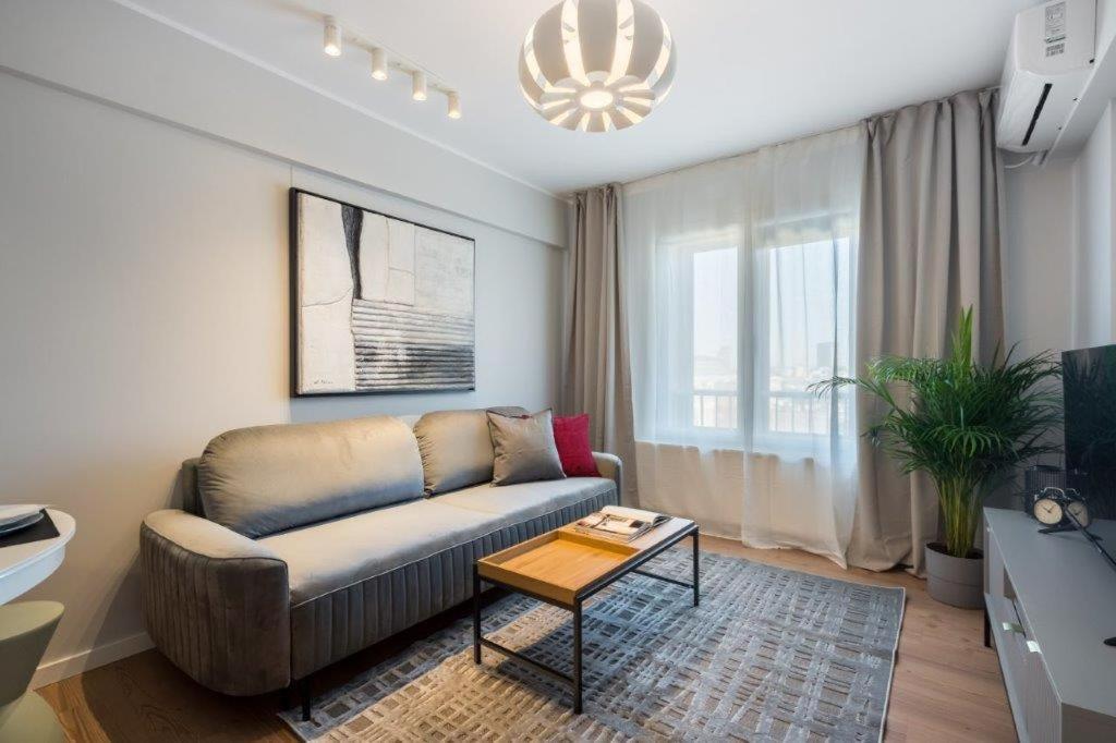 Downtown Modern - 2Br Apartment Bukarest Kültér fotó
