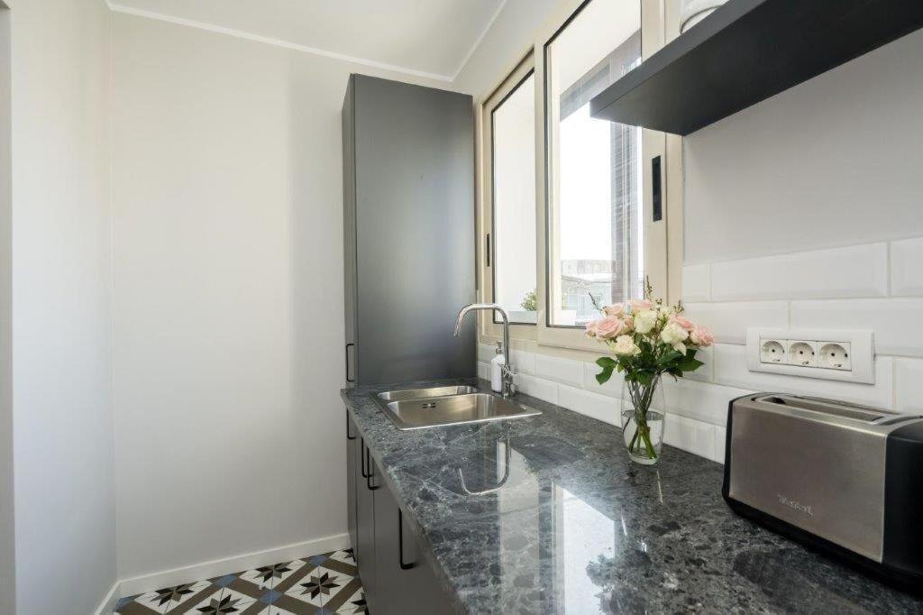 Downtown Modern - 2Br Apartment Bukarest Kültér fotó
