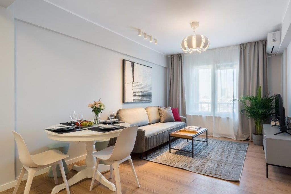 Downtown Modern - 2Br Apartment Bukarest Kültér fotó