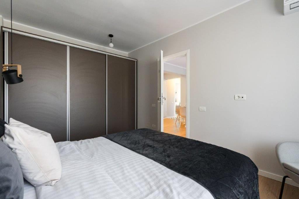 Downtown Modern - 2Br Apartment Bukarest Kültér fotó
